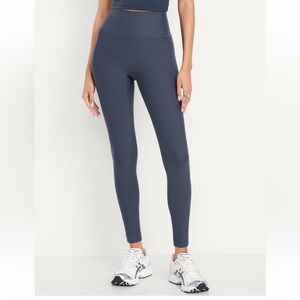 Old Navy Extra High Waisted Powersoft Boundless 7/8 Pocket Legging No Front Seam